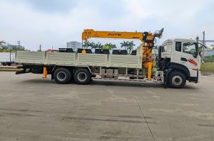 Cẩu Soosan ( 8 tấn 6 đốt) SCS-746L  gắn trên xe tải Dongfeng 3 chân